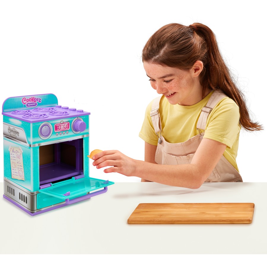 Cookeez Makery Oven Playset - Baked treats